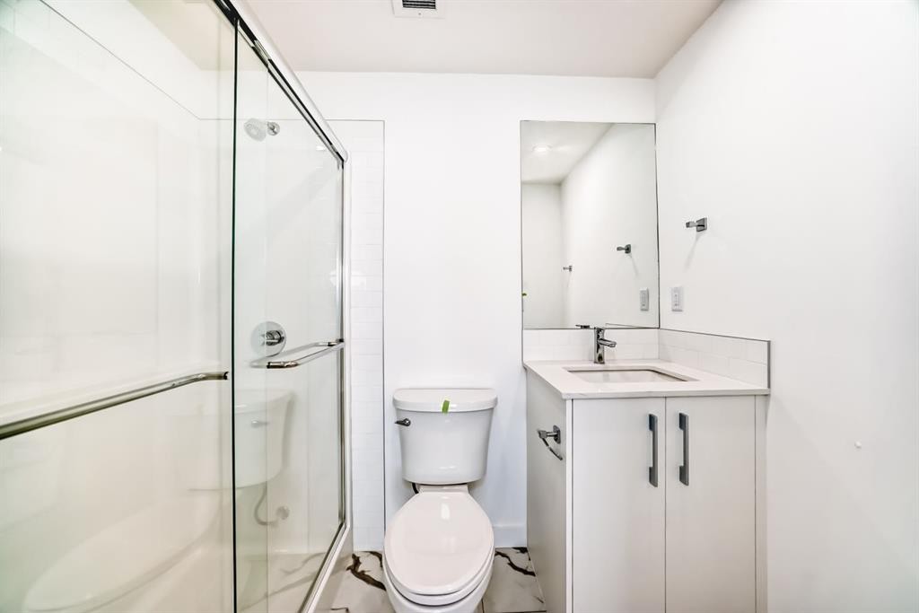 1519-63 Corner Glen Crescent Ne, Calgary, AB - Indoor Photo Showing Bathroom