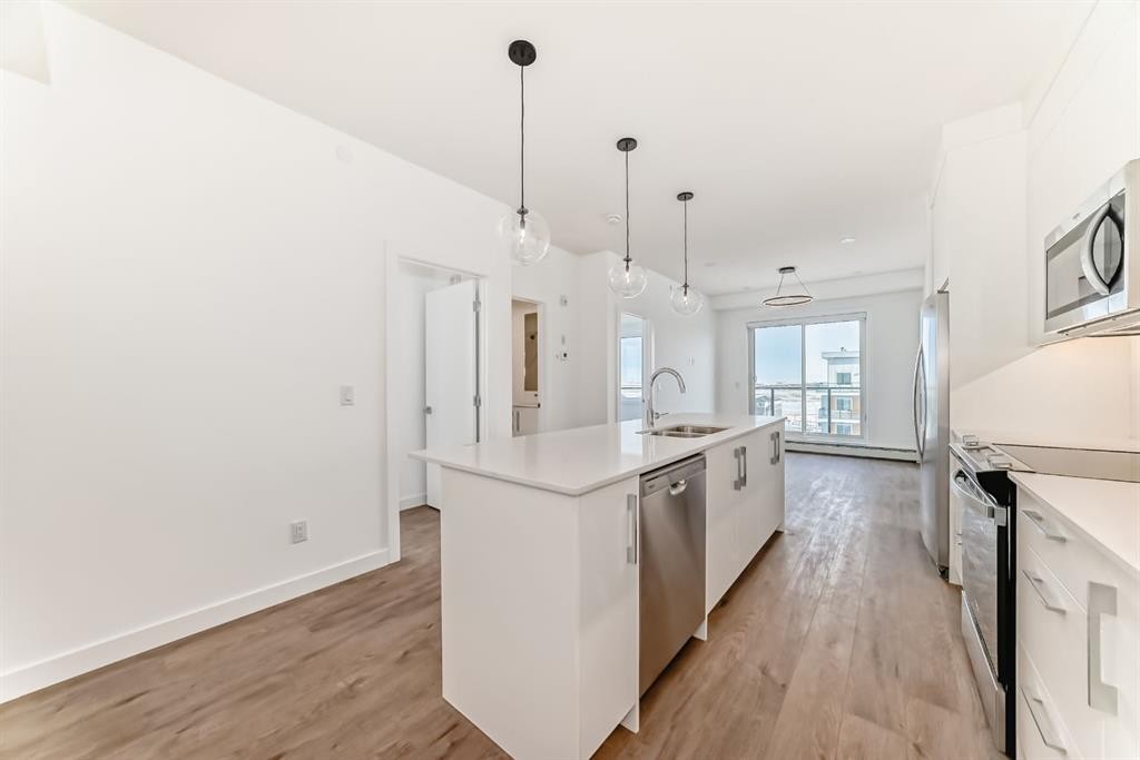 1519-63 Corner Glen Crescent Ne, Calgary, AB - Indoor Photo Showing Kitchen With Upgraded Kitchen