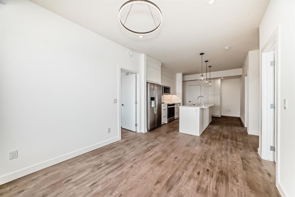 1519-63 Corner Glen Crescent Ne, Calgary, AB - Indoor Photo Showing Kitchen