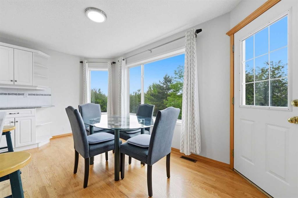 67 Sienna Heights Way Sw, Calgary, AB - Indoor Photo Showing Dining Room