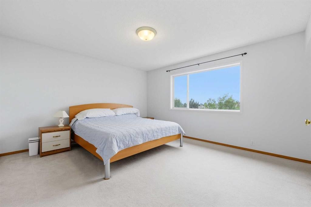 67 Sienna Heights Way Sw, Calgary, AB - Indoor Photo Showing Bedroom