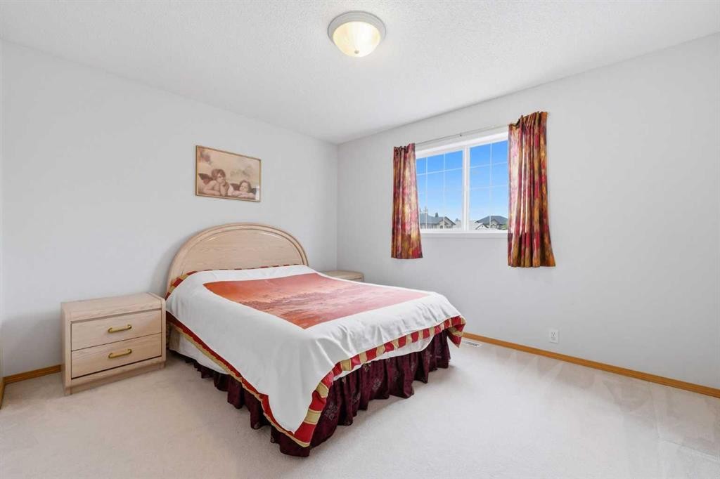 67 Sienna Heights Way Sw, Calgary, AB - Indoor Photo Showing Bedroom