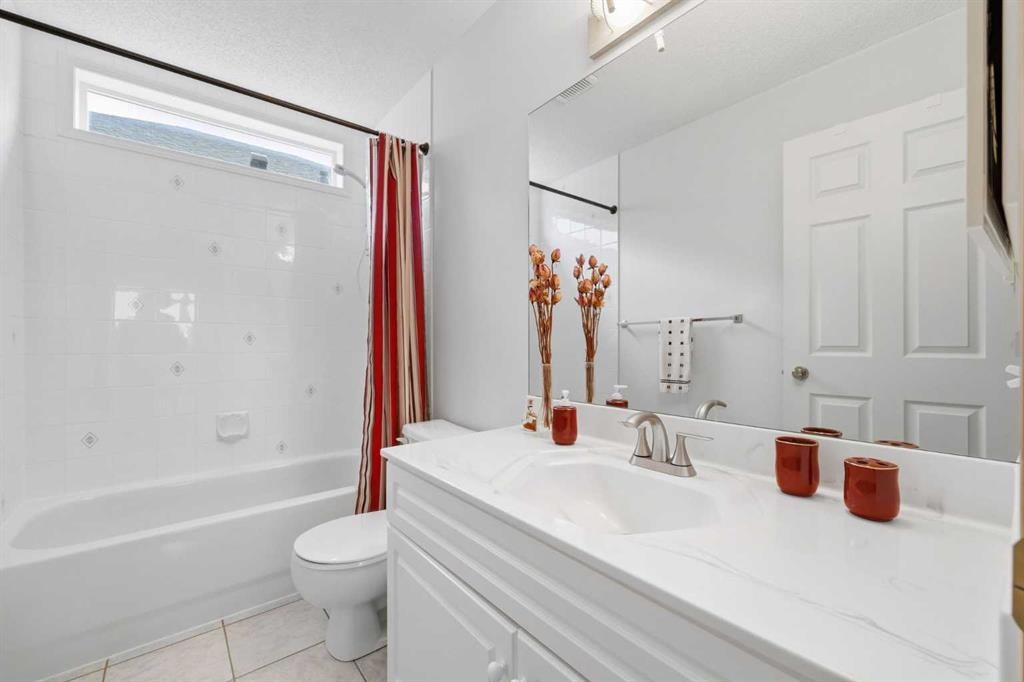67 Sienna Heights Way Sw, Calgary, AB - Indoor Photo Showing Bathroom