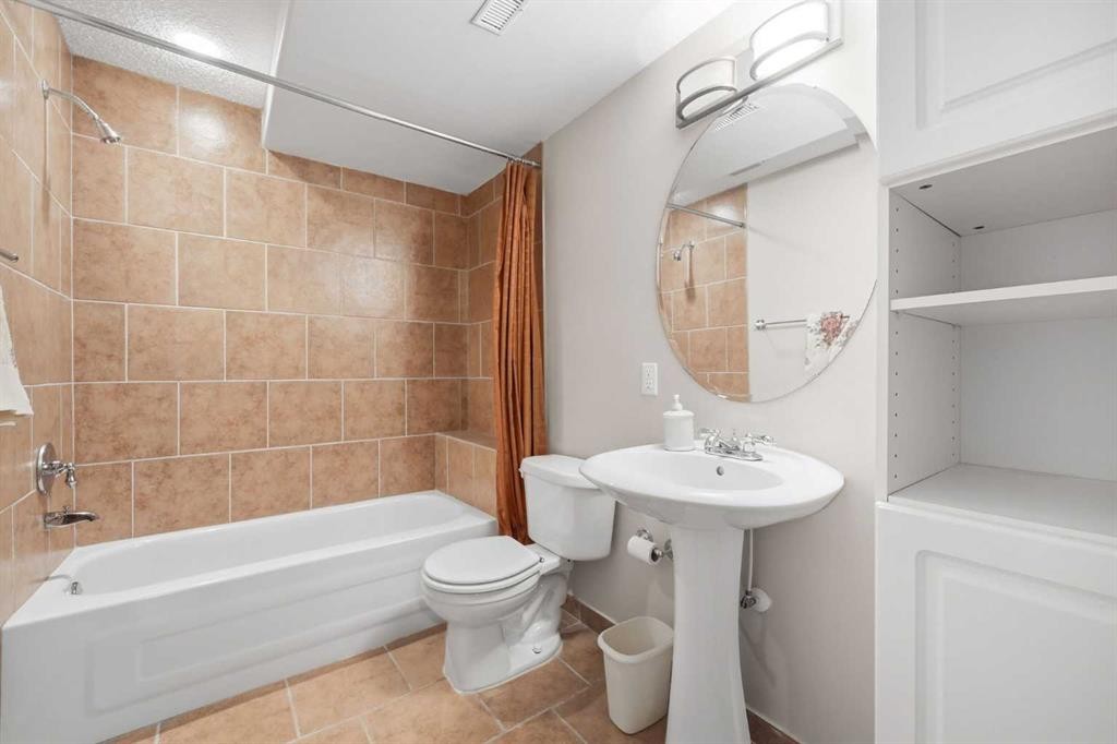 67 Sienna Heights Way Sw, Calgary, AB - Indoor Photo Showing Bathroom