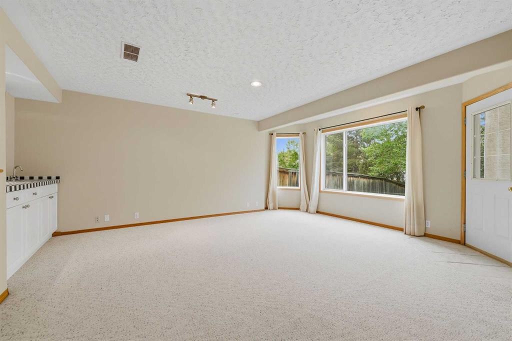 67 Sienna Heights Way Sw, Calgary, AB - Indoor Photo Showing Other Room