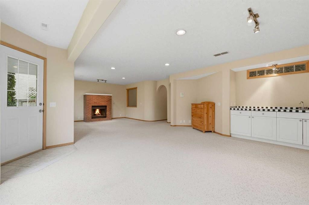 67 Sienna Heights Way Sw, Calgary, AB - Indoor Photo Showing Other Room
