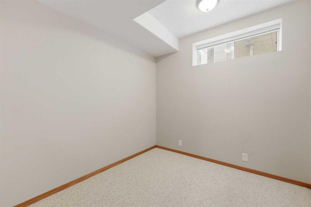 67 Sienna Heights Way Sw, Calgary, AB - Indoor Photo Showing Other Room