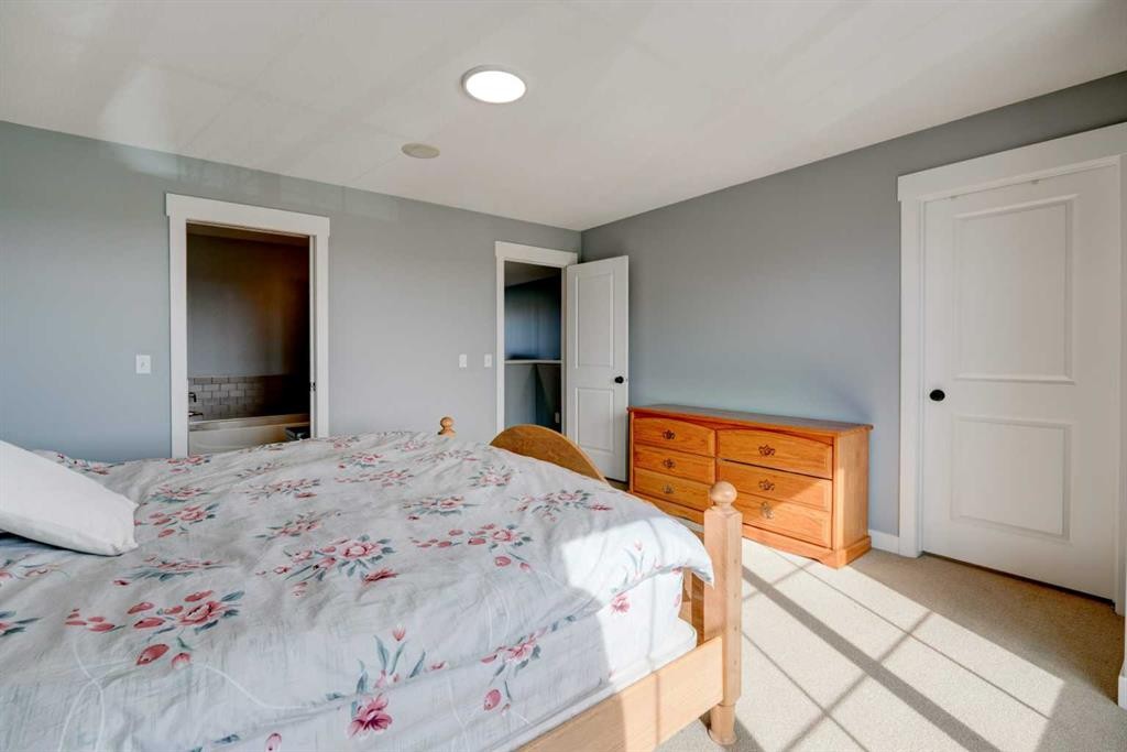 280 Rainbow Falls Drive, Chestermere, AB