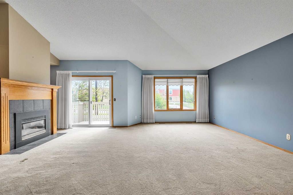 8 Edgepark Villas Nw, Calgary, AB - Indoor With Fireplace