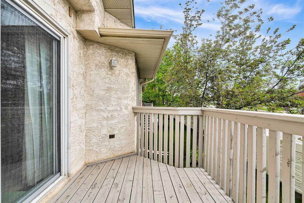 8 Edgepark Villas Nw, Calgary, AB - Outdoor With Exterior