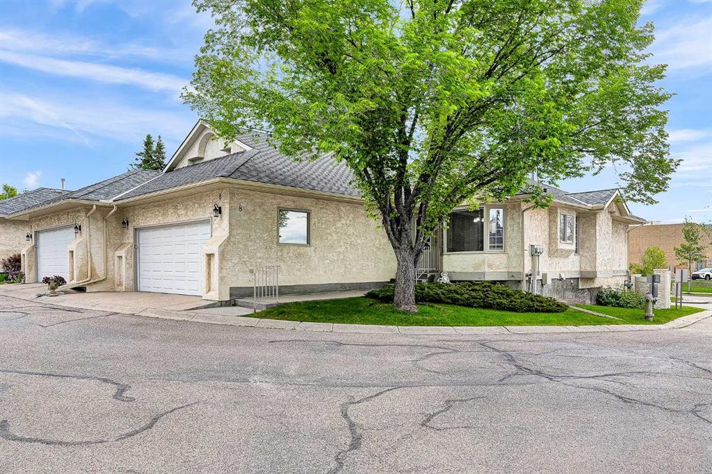 8 Edgepark Villas Nw, Calgary, AB - Outdoor