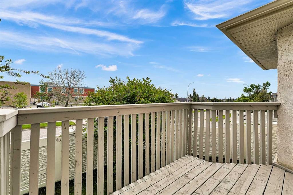8 Edgepark Villas Nw, Calgary, AB - Outdoor