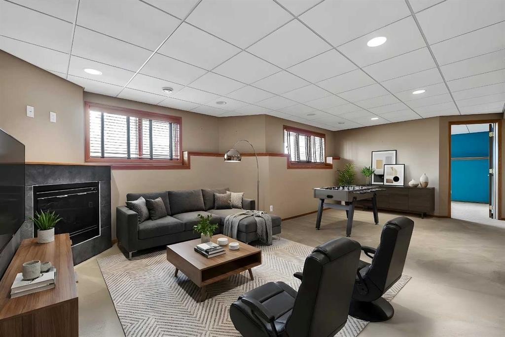 8 Edgepark Villas Nw, Calgary, AB - Indoor With Fireplace