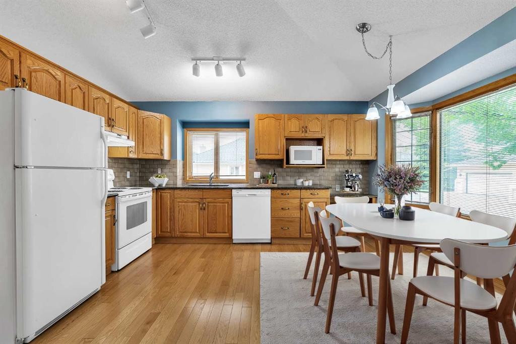 8 Edgepark Villas Nw, Calgary, AB - Indoor