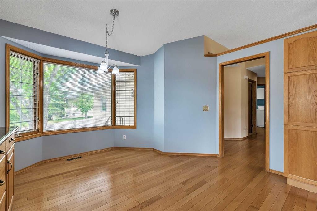 8 Edgepark Villas Nw, Calgary, AB - Indoor Photo Showing Other Room