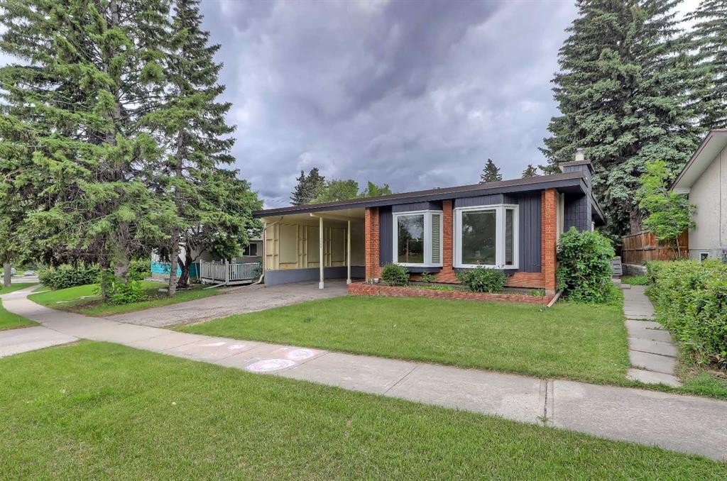 4315 Charleswood Drive Nw, Calgary, AB - Outdoor