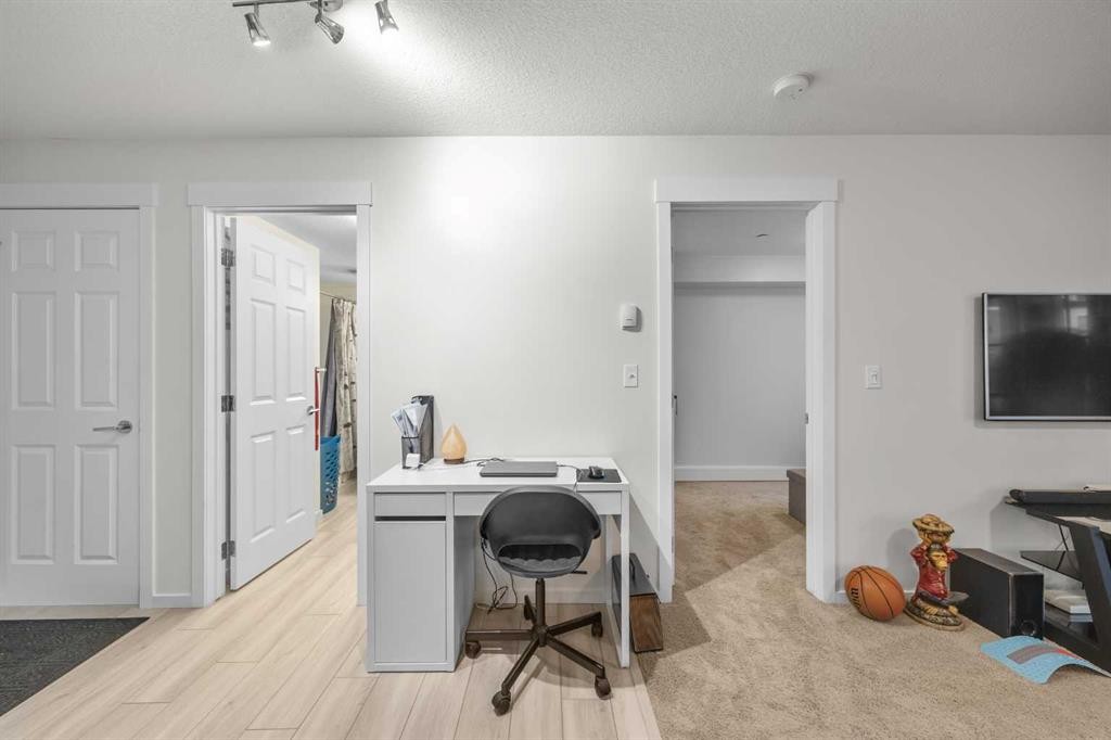 5209-279 Copperpond Common Se, Calgary, AB - Indoor Photo Showing Office