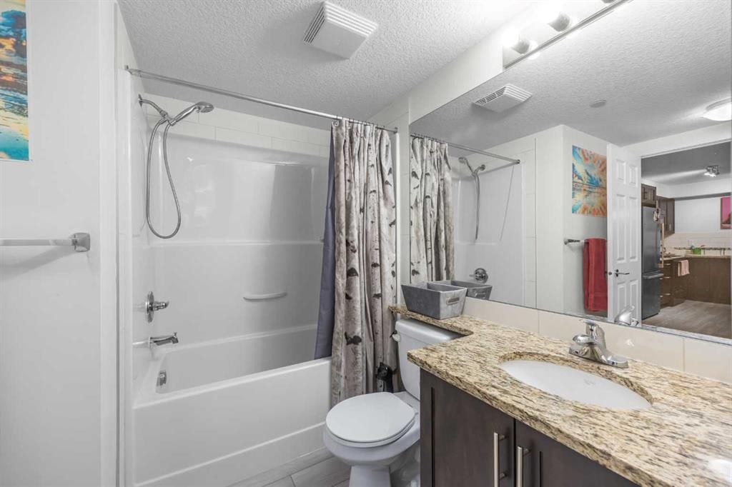 5209-279 Copperpond Common Se, Calgary, AB - Indoor Photo Showing Bathroom