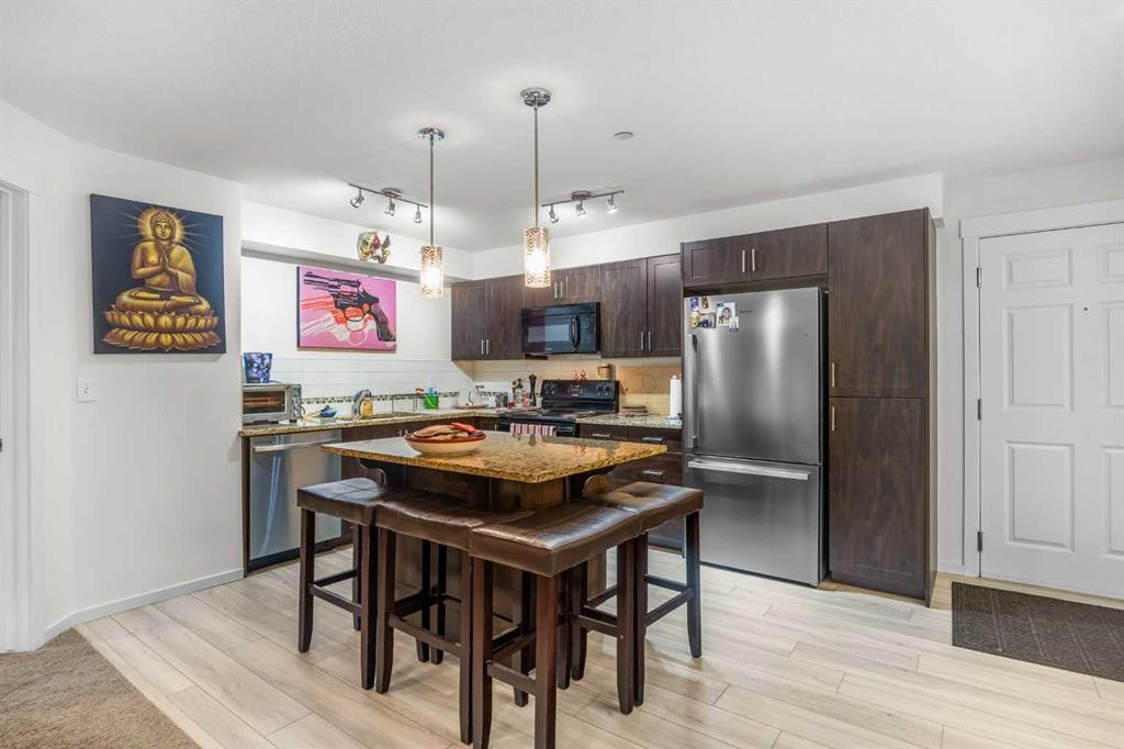 5209-279 Copperpond Common Se, Calgary, AB - Indoor Photo Showing Kitchen With Stainless Steel Kitchen