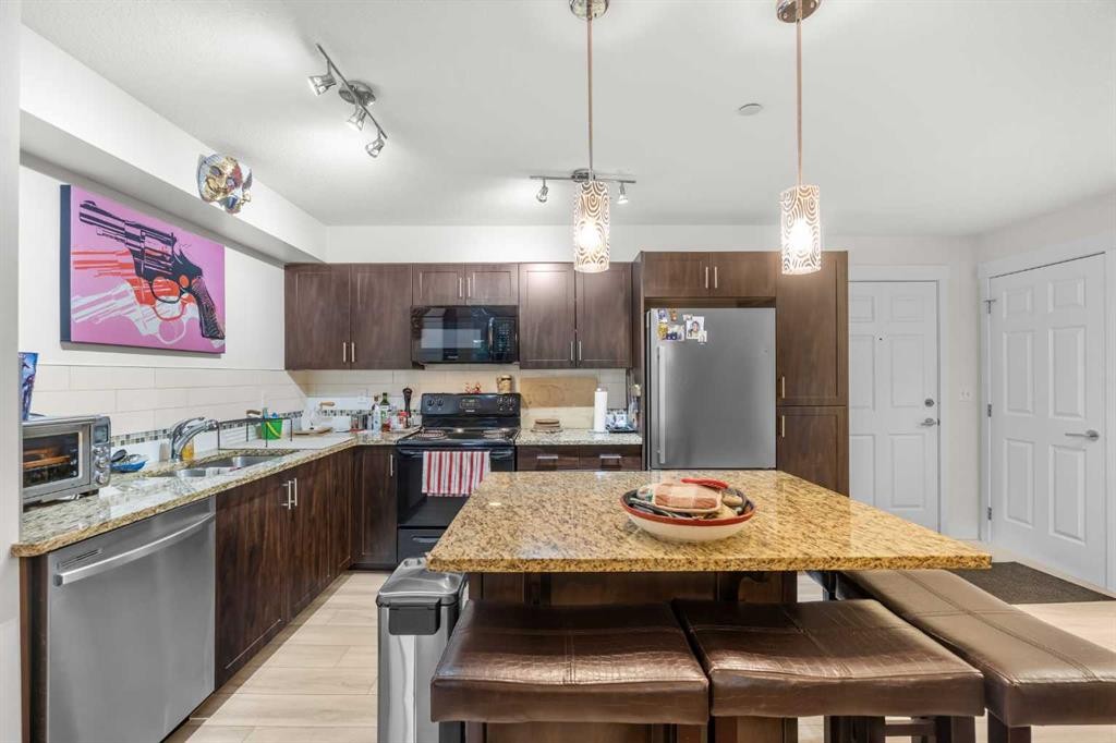 5209-279 Copperpond Common Se, Calgary, AB - Indoor Photo Showing Kitchen With Stainless Steel Kitchen
