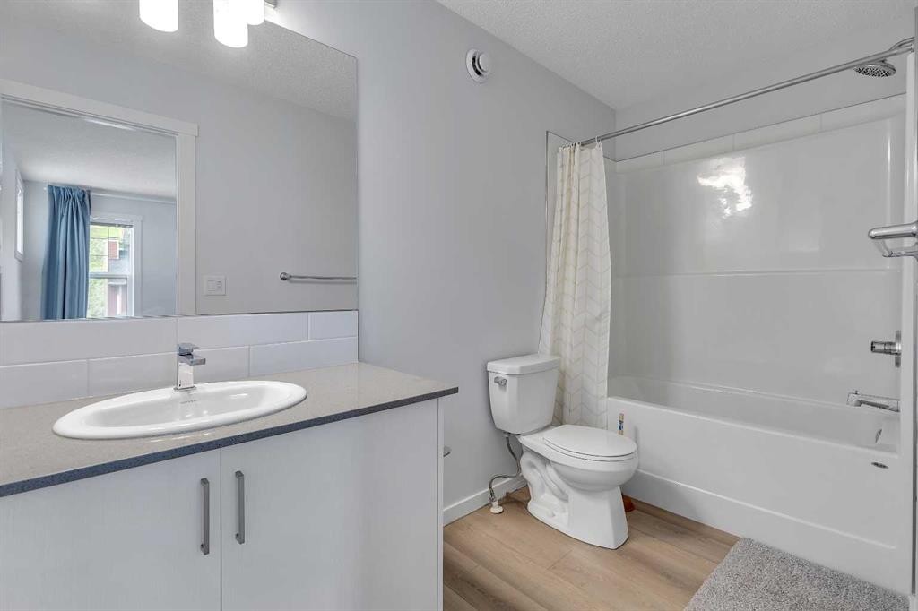 237 Cranbrook Square Se, Calgary, AB