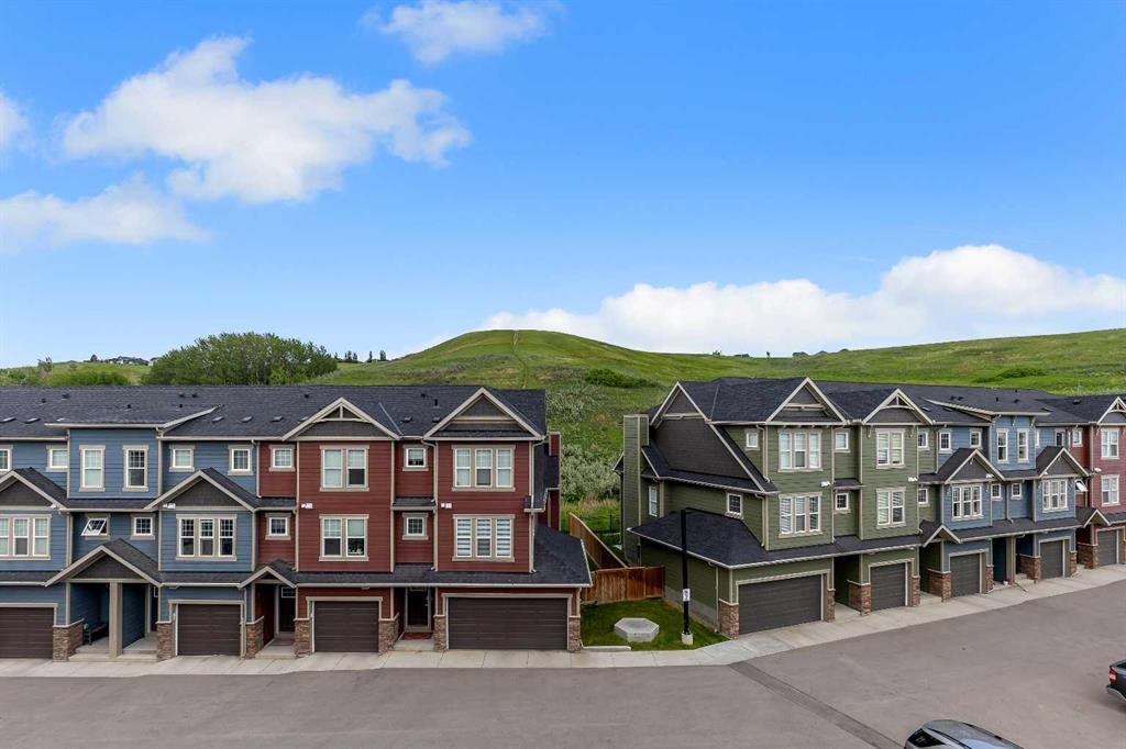 237 Cranbrook Square Se, Calgary, AB