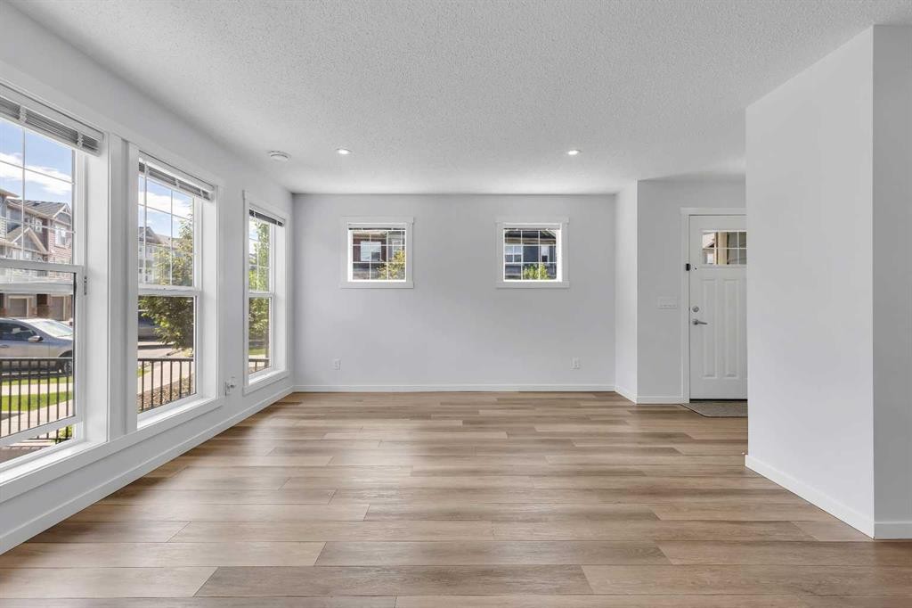 237 Cranbrook Square Se, Calgary, AB