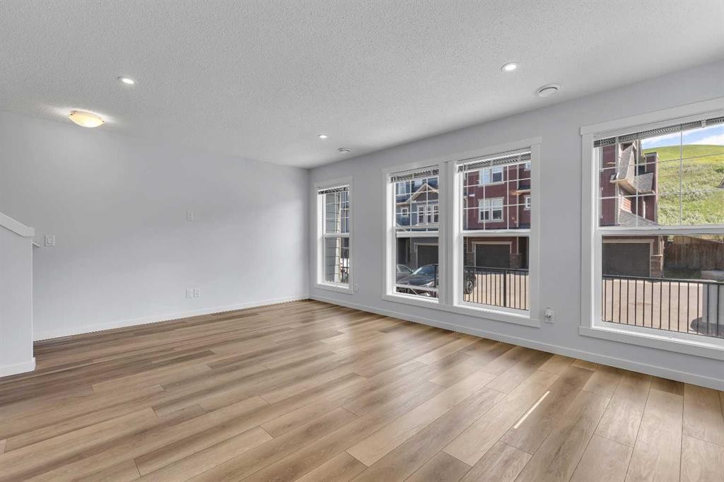 237 Cranbrook Square Se, Calgary, AB