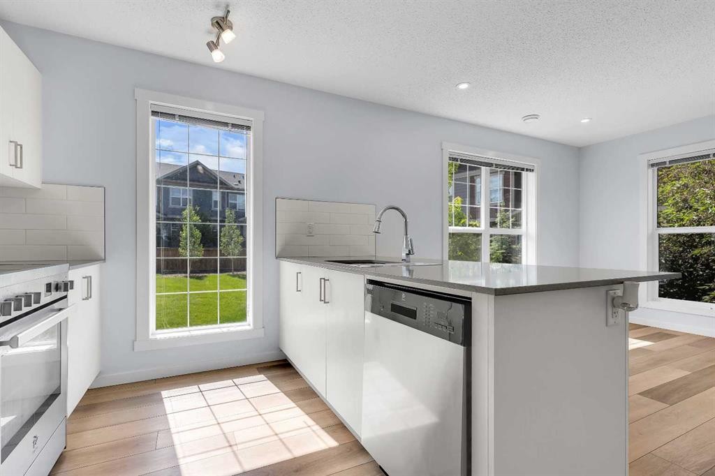 237 Cranbrook Square Se, Calgary, AB