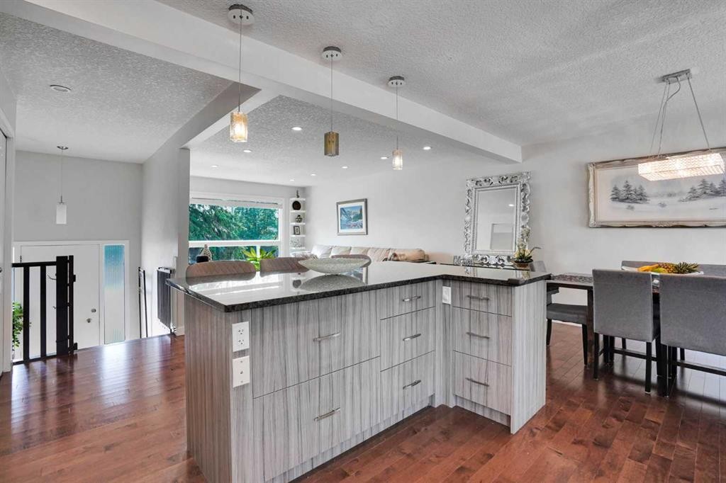 5212 Valiant Drive Nw, Calgary, AB
