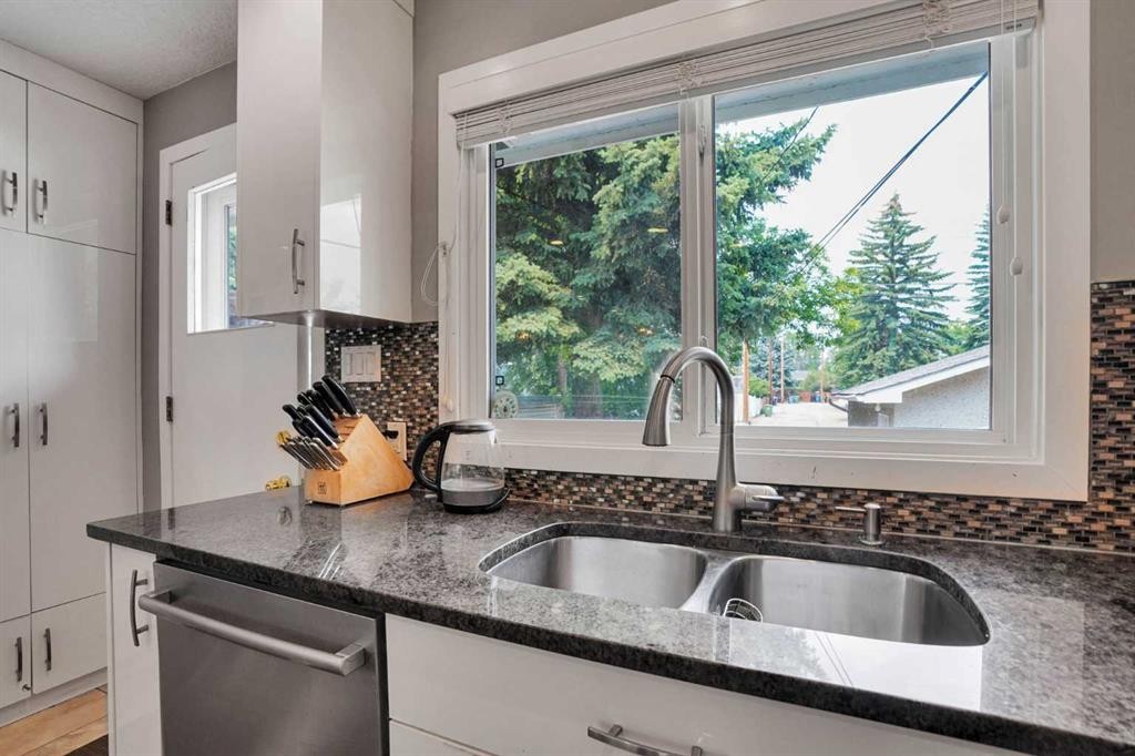 5212 Valiant Drive Nw, Calgary, AB