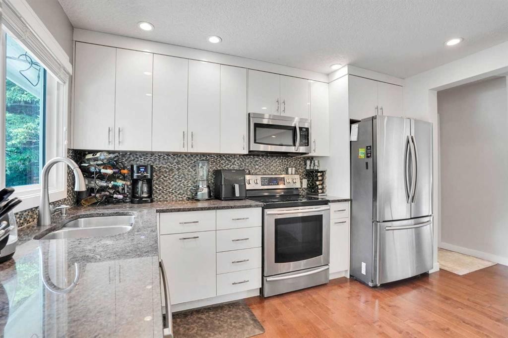 5212 Valiant Drive Nw, Calgary, AB