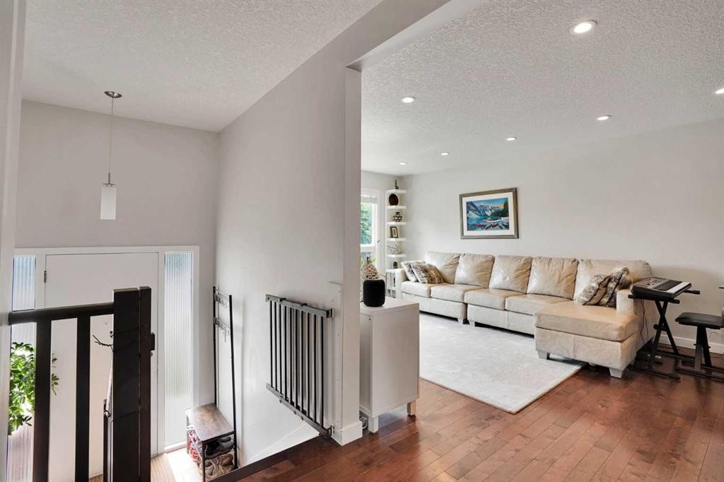 5212 Valiant Drive Nw, Calgary, AB