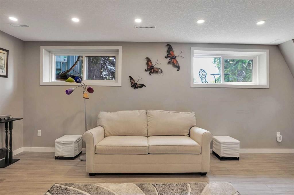 5212 Valiant Drive Nw, Calgary, AB