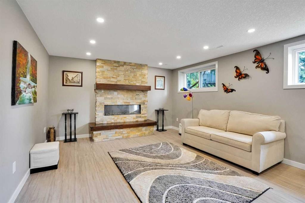 5212 Valiant Drive Nw, Calgary, AB
