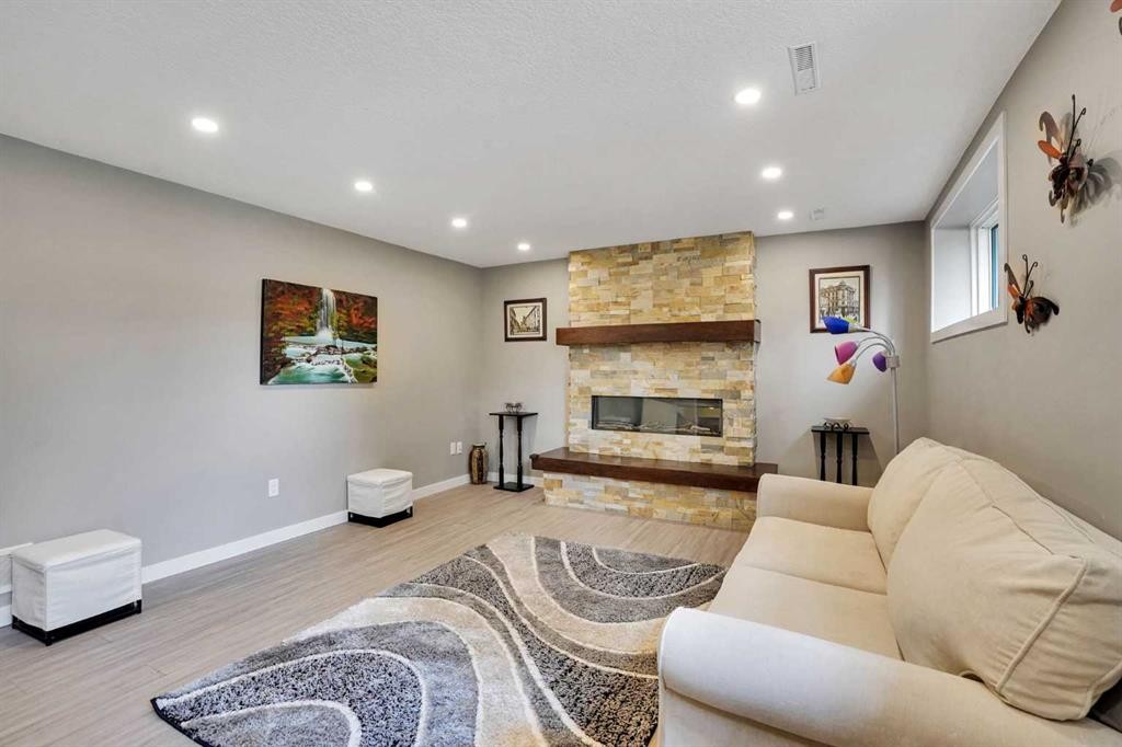 5212 Valiant Drive Nw, Calgary, AB