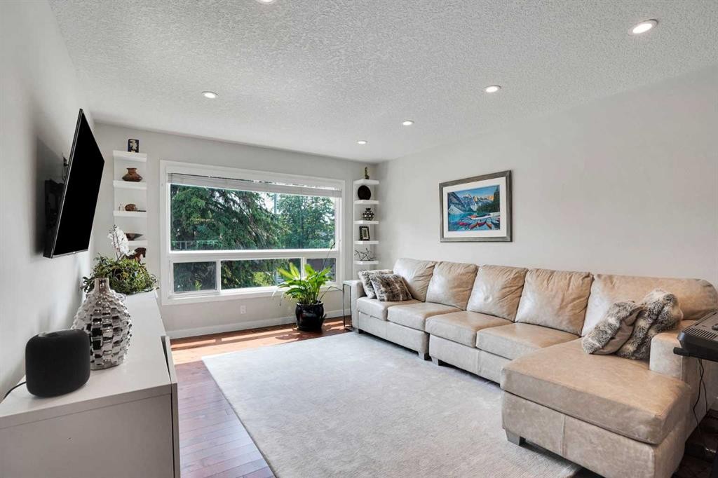 5212 Valiant Drive Nw, Calgary, AB