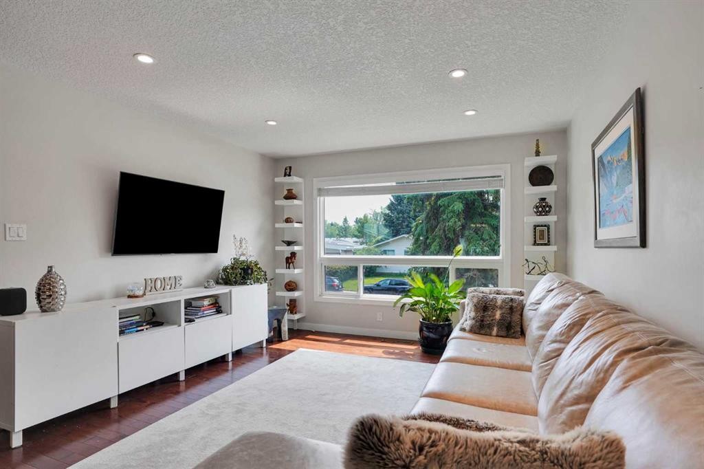 5212 Valiant Drive Nw, Calgary, AB