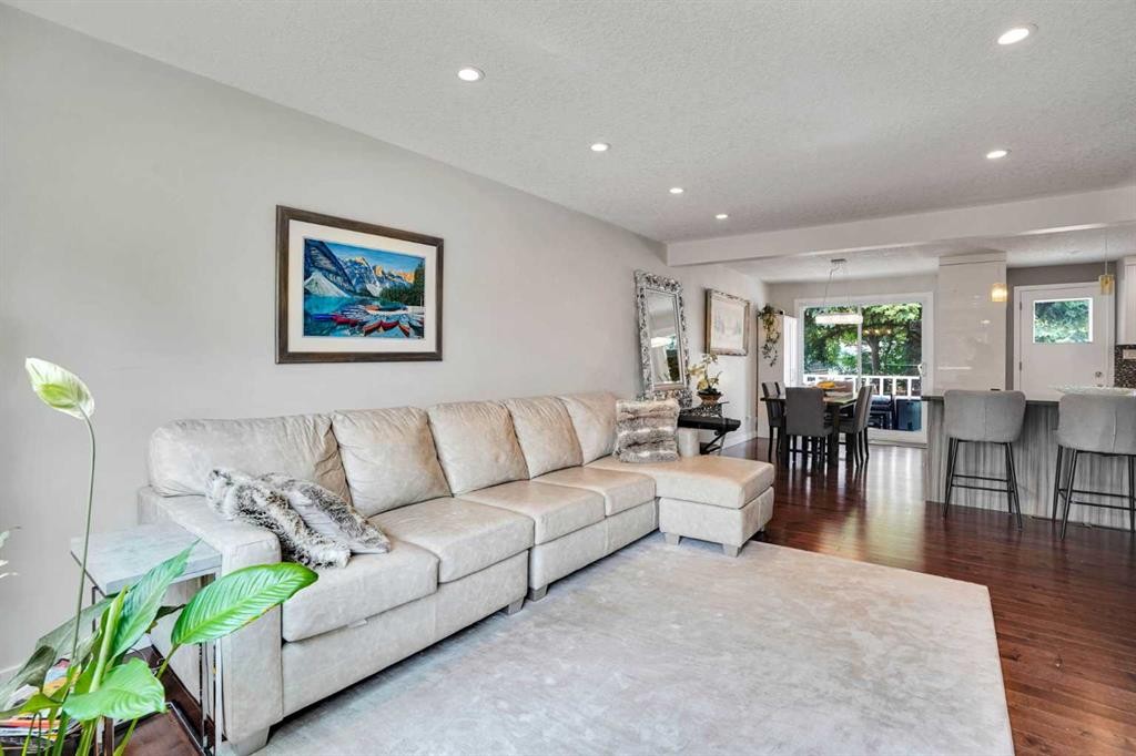 5212 Valiant Drive Nw, Calgary, AB