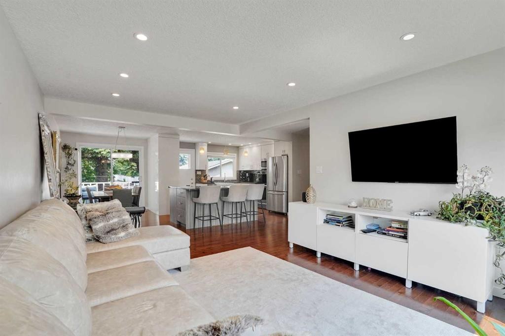 5212 Valiant Drive Nw, Calgary, AB