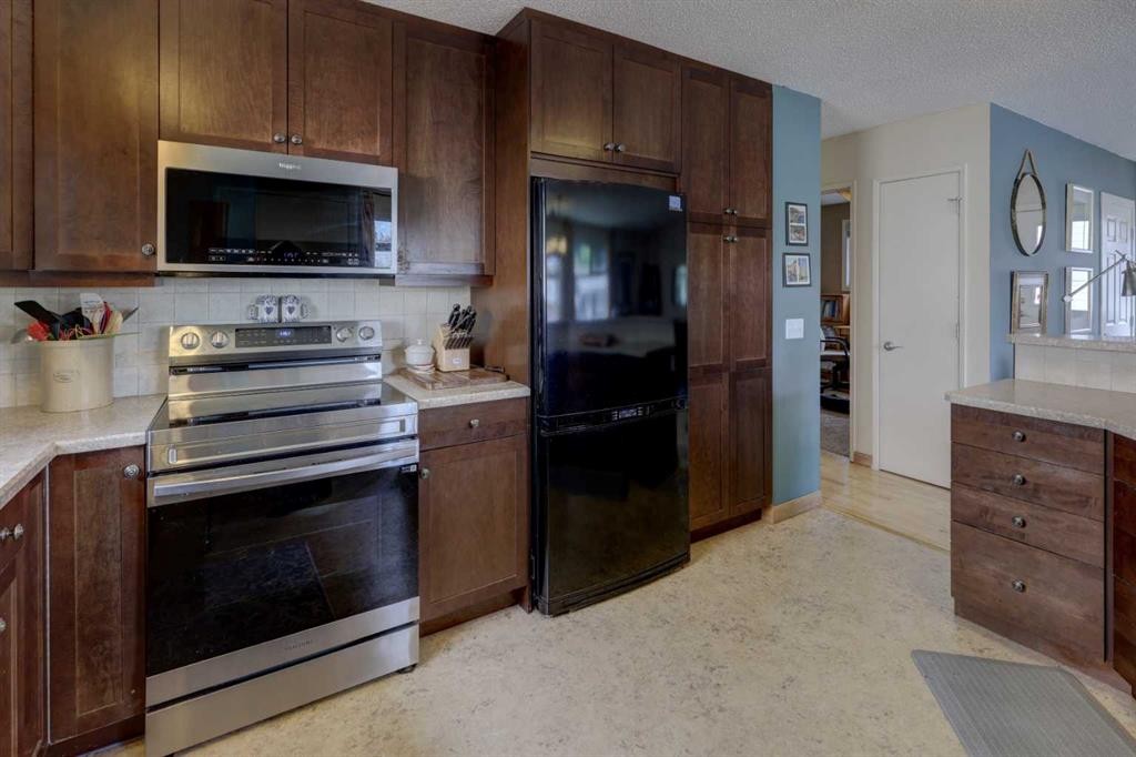 148 Rundlecairn Rise Ne, Calgary, AB - Indoor Photo Showing Kitchen
