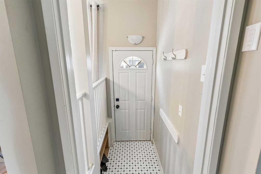 4936 Worcester Drive Sw, Calgary, AB - Indoor
