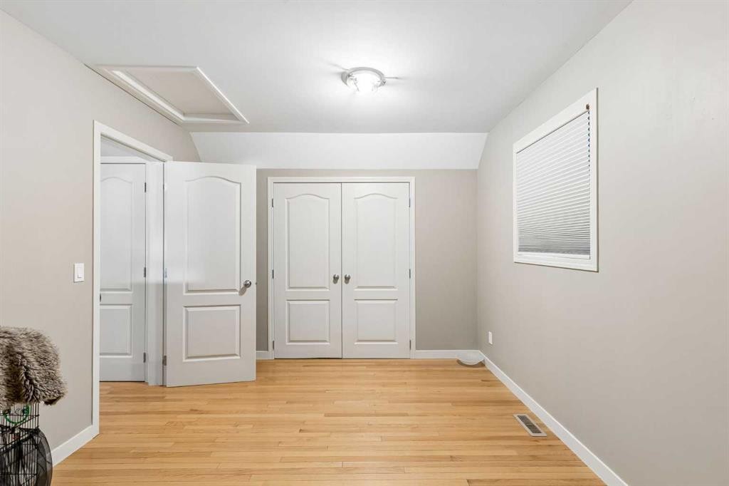4936 Worcester Drive Sw, Calgary, AB - Indoor Photo Showing Other Room