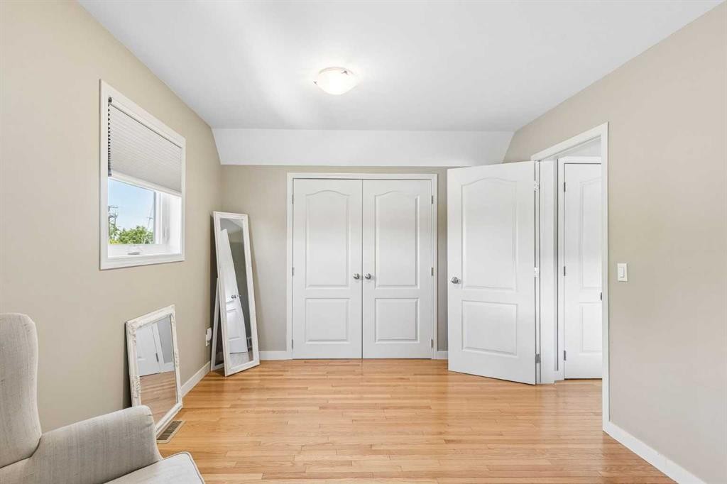4936 Worcester Drive Sw, Calgary, AB - Indoor Photo Showing Other Room