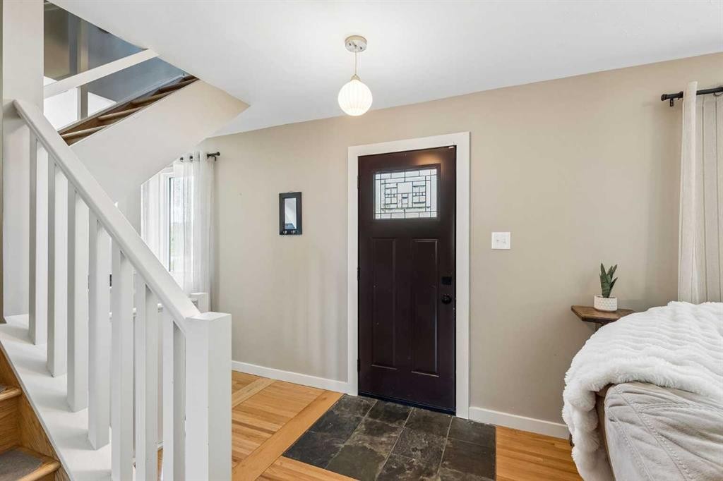 4936 Worcester Drive Sw, Calgary, AB - Indoor Photo Showing Other Room