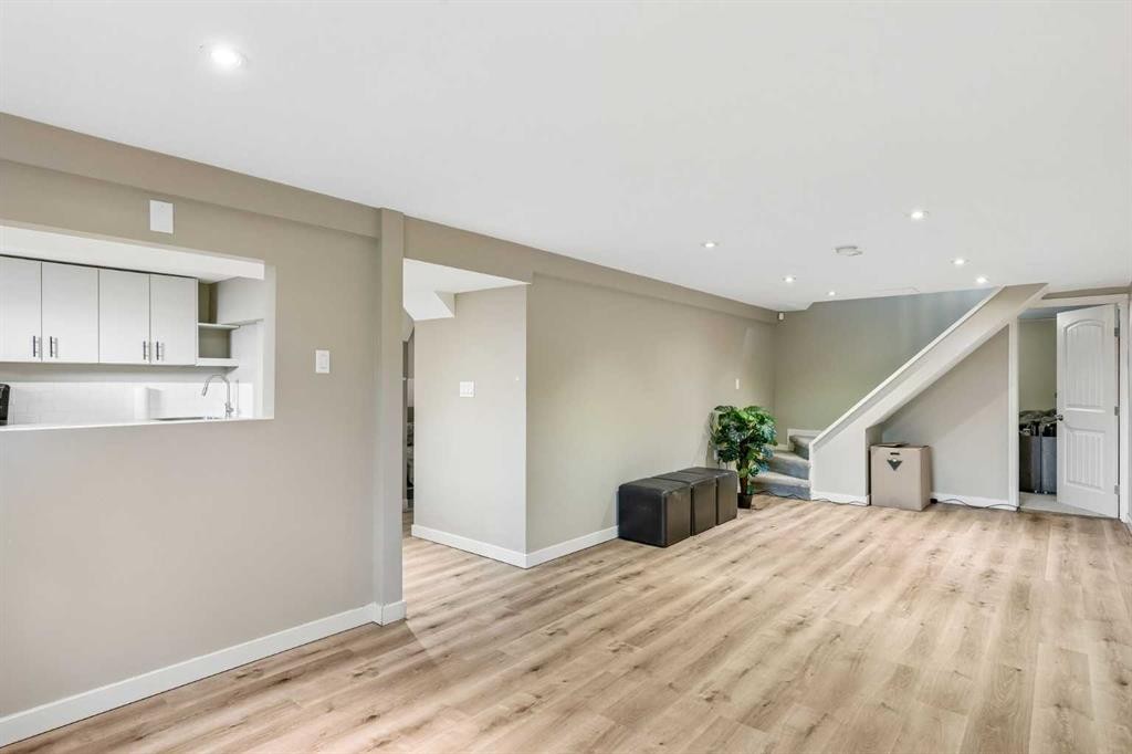 4936 Worcester Drive Sw, Calgary, AB - Indoor Photo Showing Other Room