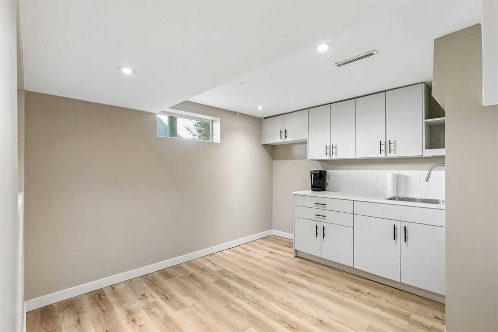4936 Worcester Drive Sw, Calgary, AB - Indoor