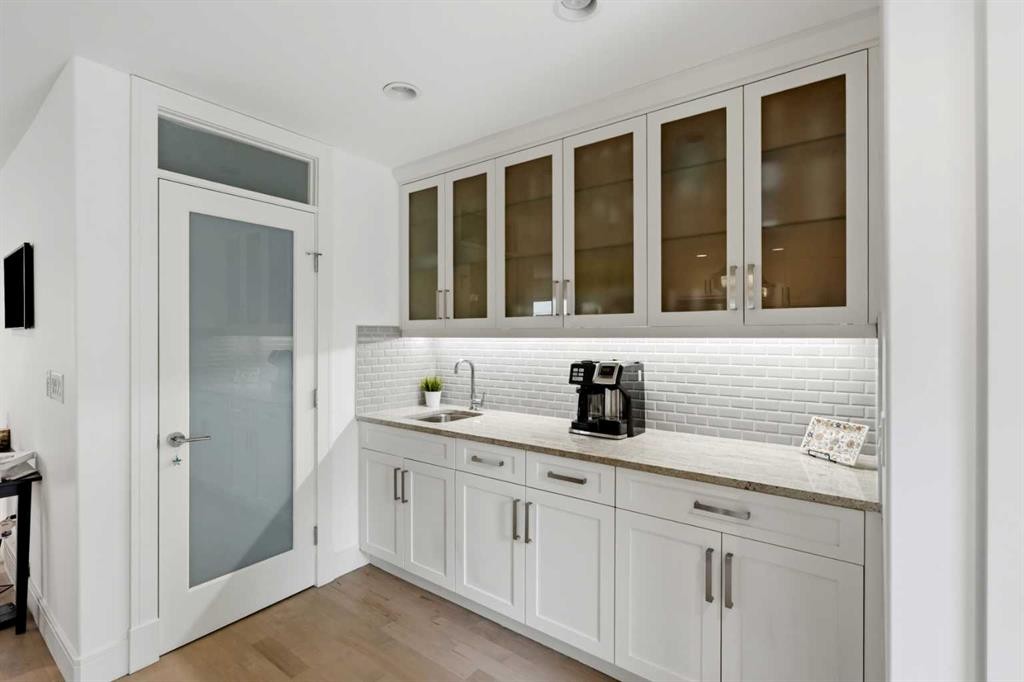 2040 31 Avenue Sw, Calgary, AB