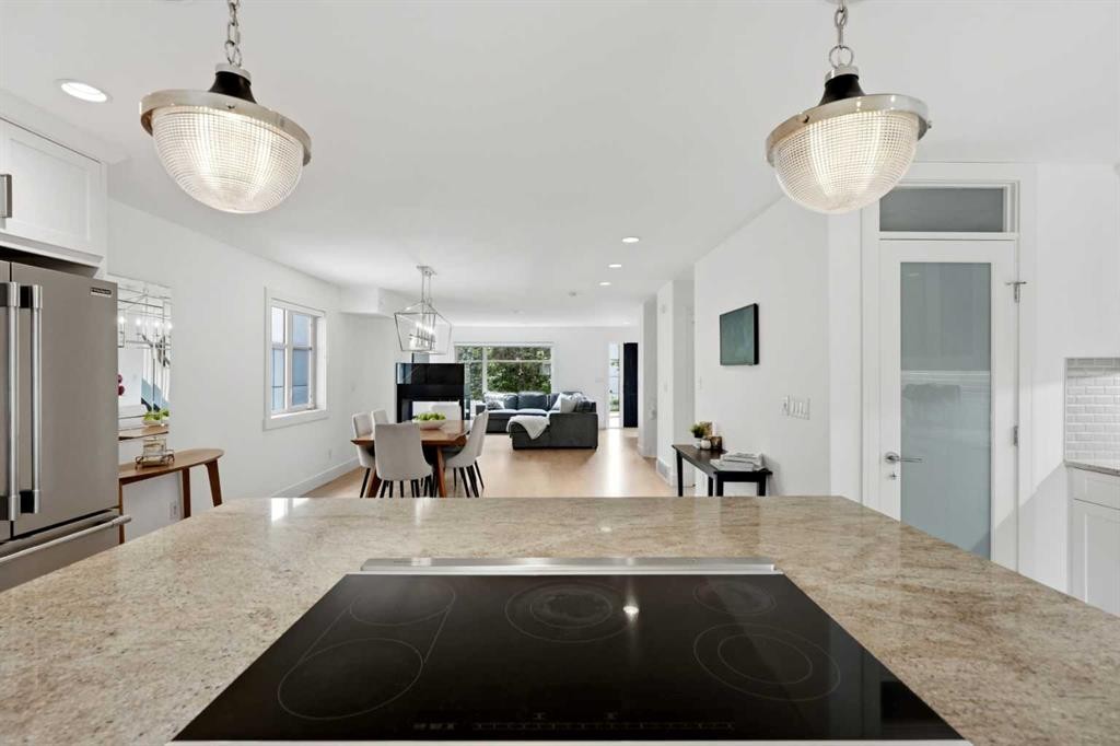 2040 31 Avenue Sw, Calgary, AB