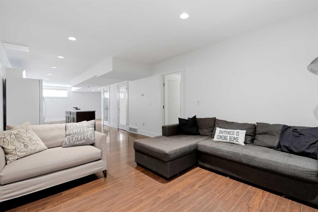 2040 31 Avenue Sw, Calgary, AB